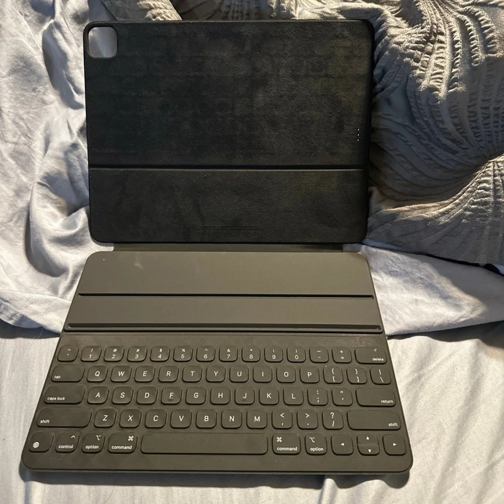 Apple Black Tablet Keyboard Folio